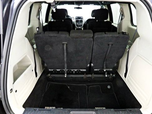 Used 2016 Dodge Grand Caravan SE FWD image 8