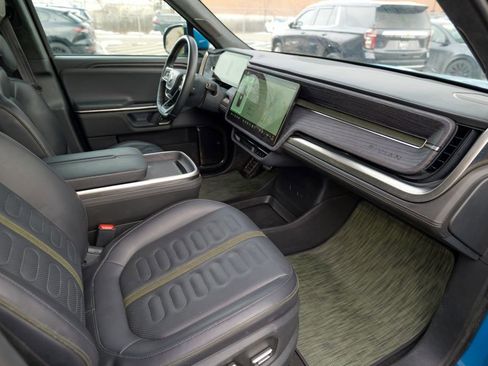 Used 2024 Rivian R1S Adventure image 32