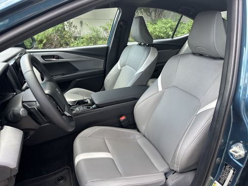 Used 2025 Toyota Camry SE FWD image 15