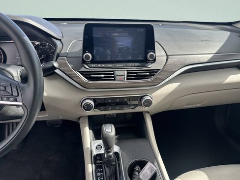 Used 2025 Nissan Altima 2.5 SV FWD image 16