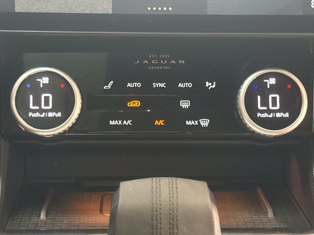 Used 2025 Jaguar F-PACE R-Dynamic S AWD/4WD image 16