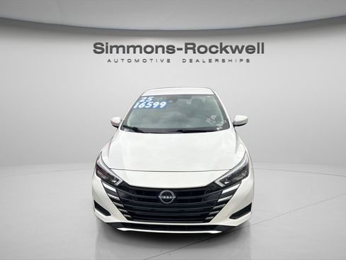 Used 2025 Nissan Versa SV FWD image 2