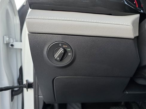 Used 2022 Volkswagen Taos SEL w/ Panoramic Sunroof Package image 25