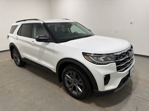 New 2026 Ford Explorer Active w/ Active Comfort Package AWD/4WD image 3