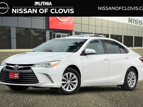 Used 2015 Toyota Camry LE image 1