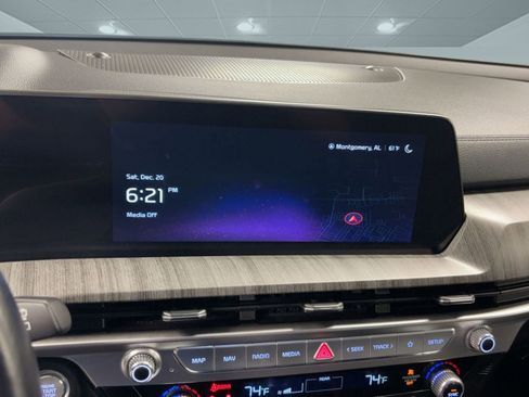 Used 2024 Kia Telluride EX w/ EX Captain's Chair Package image 23