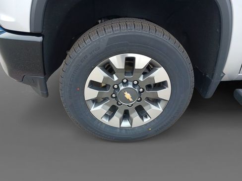 Used 2022 Chevrolet Silverado 2500 Custom w/ Custom Value Package image 15