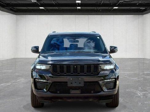 Certified 2024 Jeep Grand Cherokee Limited w/ Luxury Tech Group II AWD/4WD image 2
