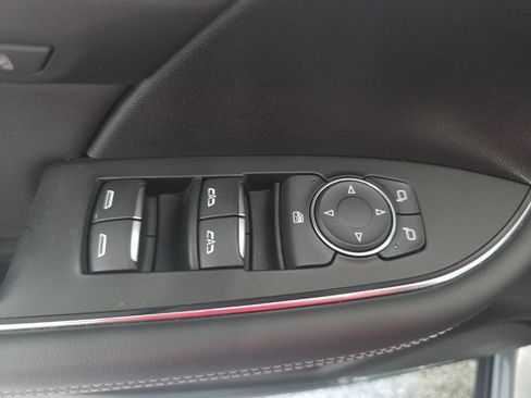 Used 2024 Buick Envision Avenir AWD/4WD image 30