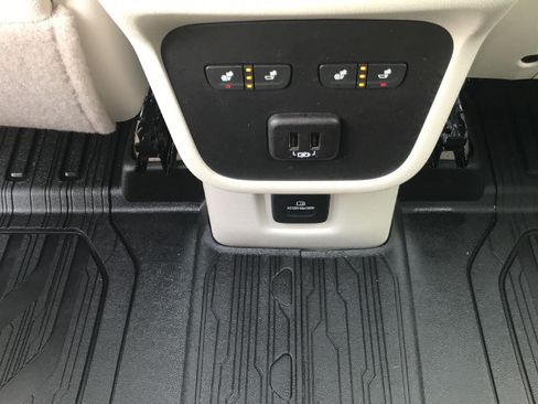 Used 2023 GMC Terrain Denali w/ Black Diamond Edition AWD/4WD image 17