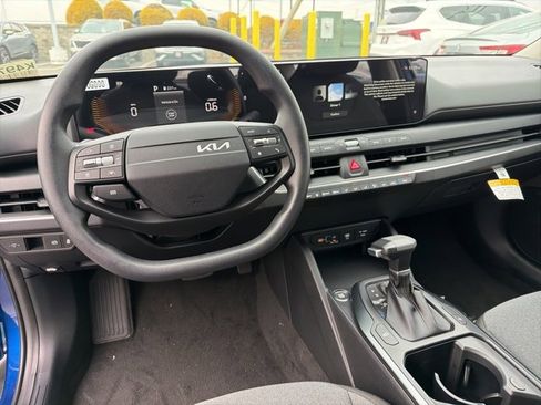New 2025 Kia K4 LXS image 9