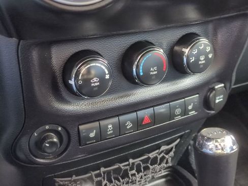 Used 2015 Jeep Wrangler Unlimited Rubicon w/ Dual Top Group image 36