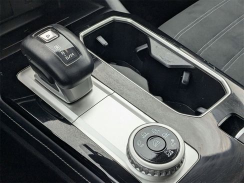 Used 2025 Mitsubishi Outlander SE image 19