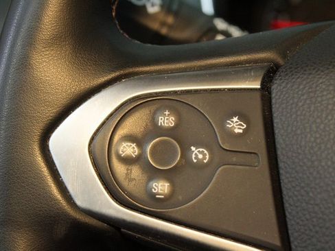 Used 2023 Chevrolet Traverse LT w/ Rear Camera Mirror Package image 22