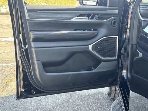 Used 2024 Jeep Wagoneer L Series II w/ Flexible Seating Group image 14