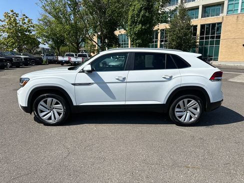 Used 2020 Volkswagen Atlas Cross Sport SE w/ Panoramic Sunroof Package AWD/4WD image 3