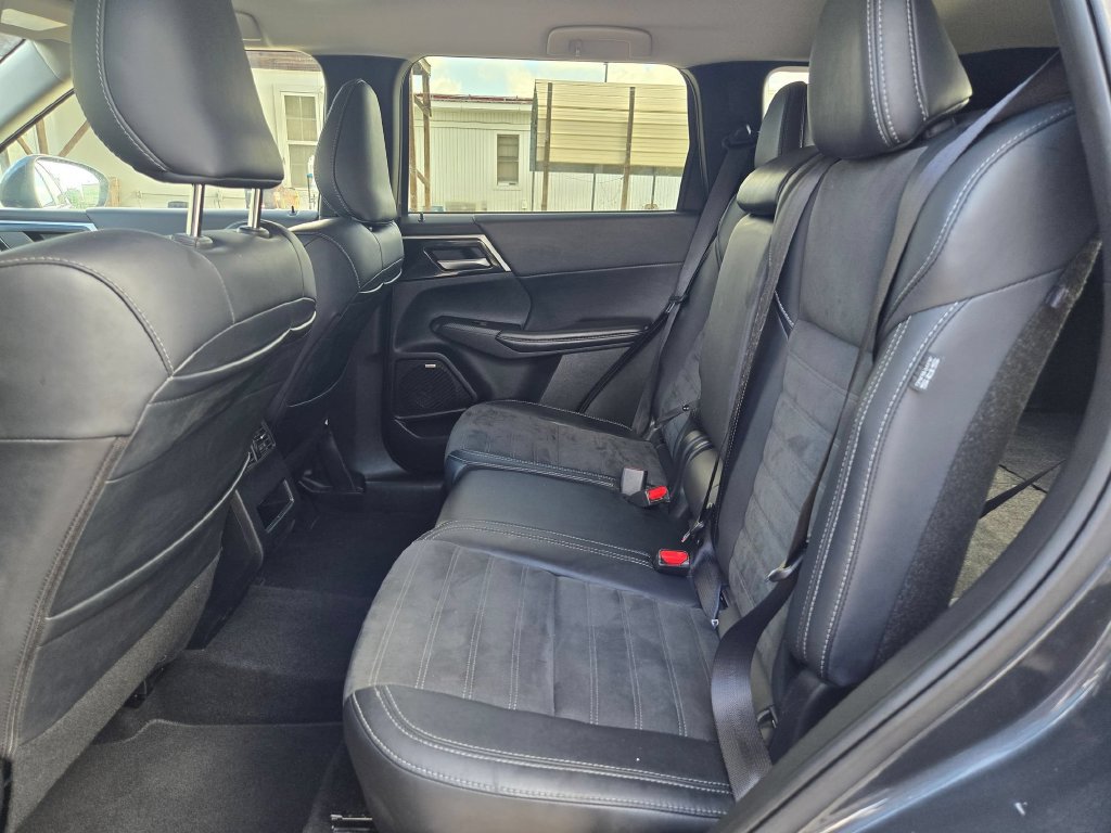 Used 2025 Mitsubishi Outlander SE AWD/4WD image 26