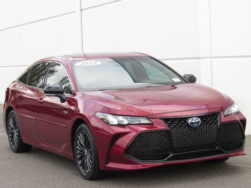 Certified 2019 Toyota Avalon XSE w/ Carpet Mat Package FWD image 2