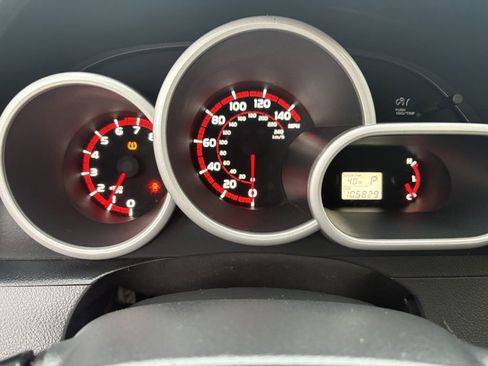 Used 2009 Pontiac Vibe w/ Sun And Sound Package image 9