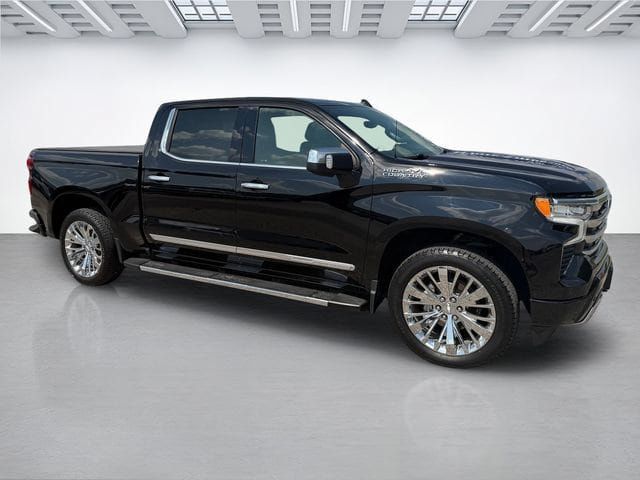 Used 2023 Chevrolet Silverado 1500 High Country w/ High Country Premium Package AWD/4WD image 2