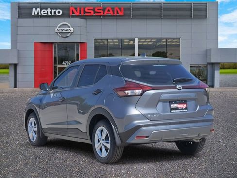 New 2025 Nissan Kicks Play S image 4