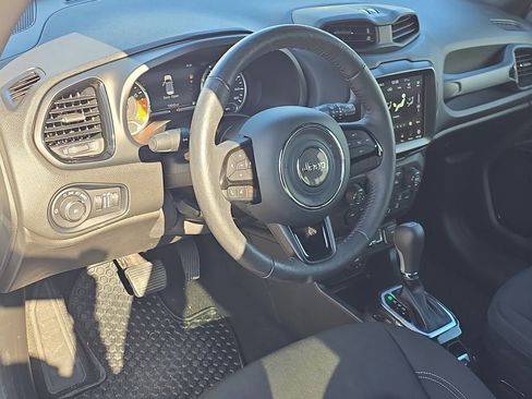 Certified 2022 Jeep Renegade Altitude w/ Convenience Group image 14