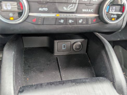 Used 2020 Ford Escape Titanium AWD/4WD image 28