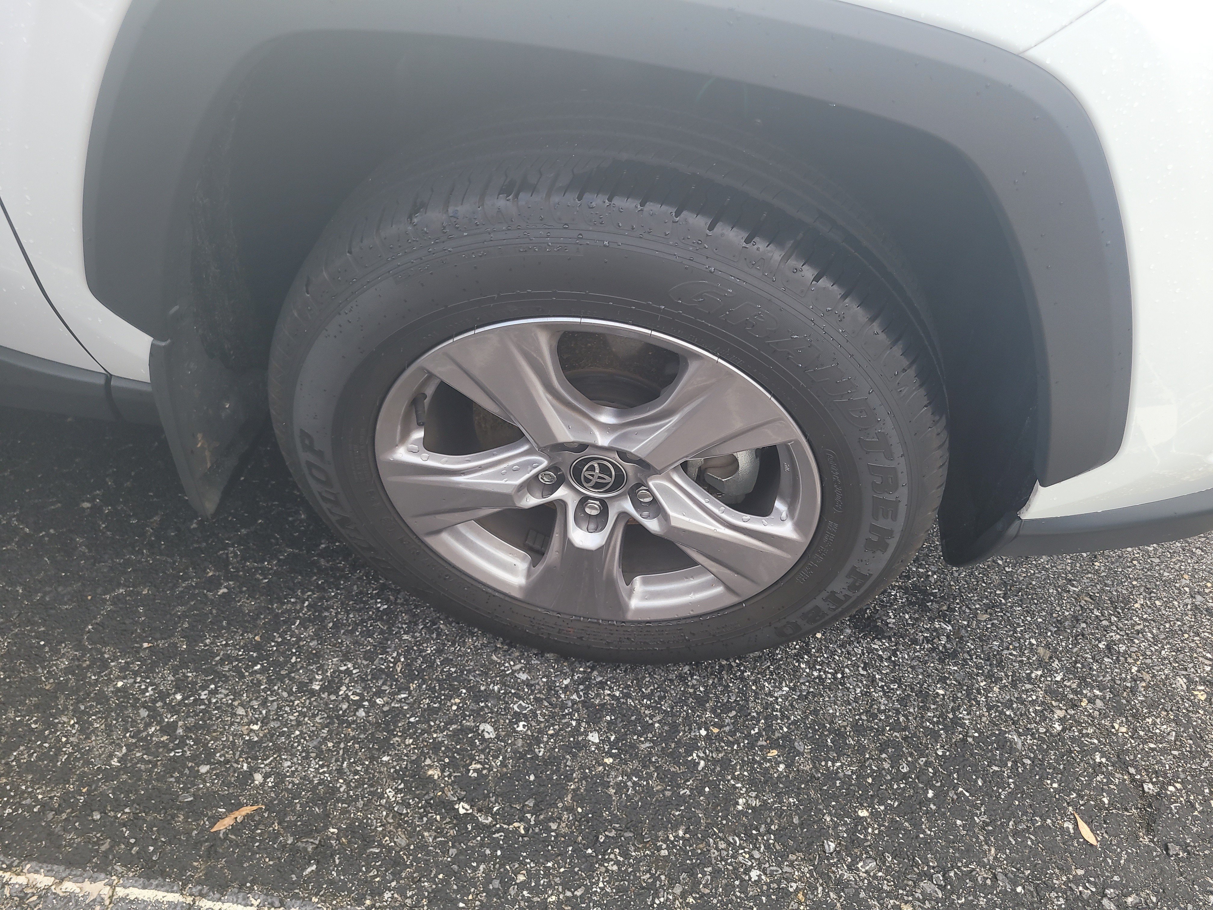Used 2025 Toyota RAV4 XLE w/ Convenience Package FWD image 9