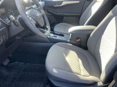 Used 2022 Ford Escape SE w/ SE Sport Appearance Package image 20