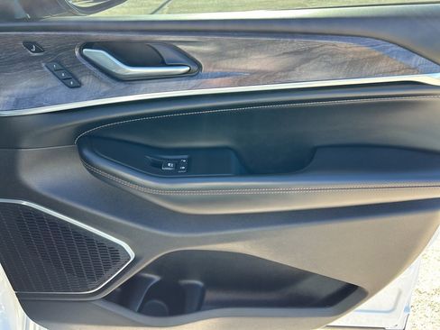 Used 2025 Jeep Grand Cherokee L Overland w/ Luxury Tech Group IV image 19