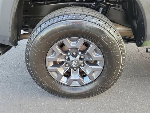 Used 2021 Toyota Tacoma SR5 w/ Trail Edition image 5
