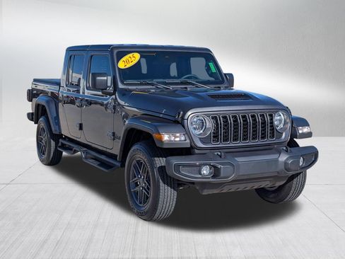 Used 2025 Jeep Gladiator Sport AWD/4WD image 8