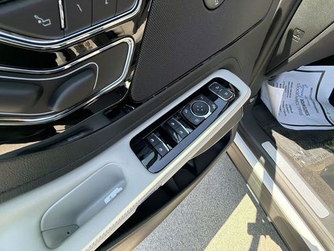 New 2026 Lincoln Aviator AWD image 13