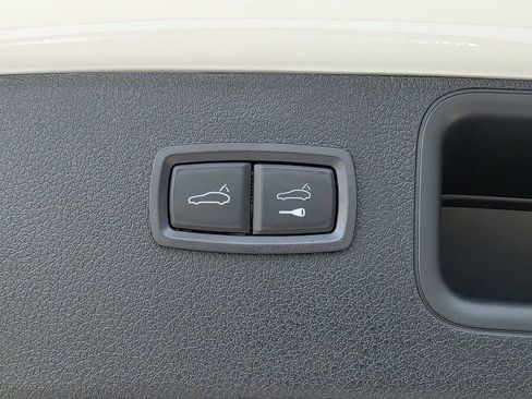 Used 2026 Porsche Macan AWD/4WD image 18