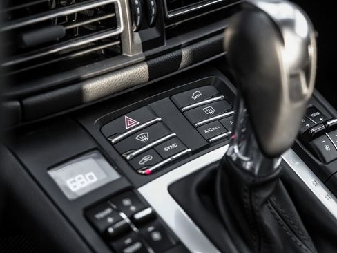 Used 2020 Porsche Macan Base image 27