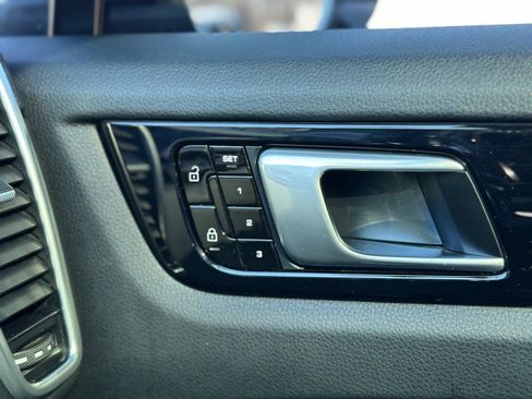 Used 2019 Porsche Cayenne E-Hybrid image 40