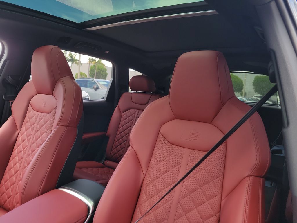 New 2026 Audi SQ7 Premium Plus AWD/4WD image 16