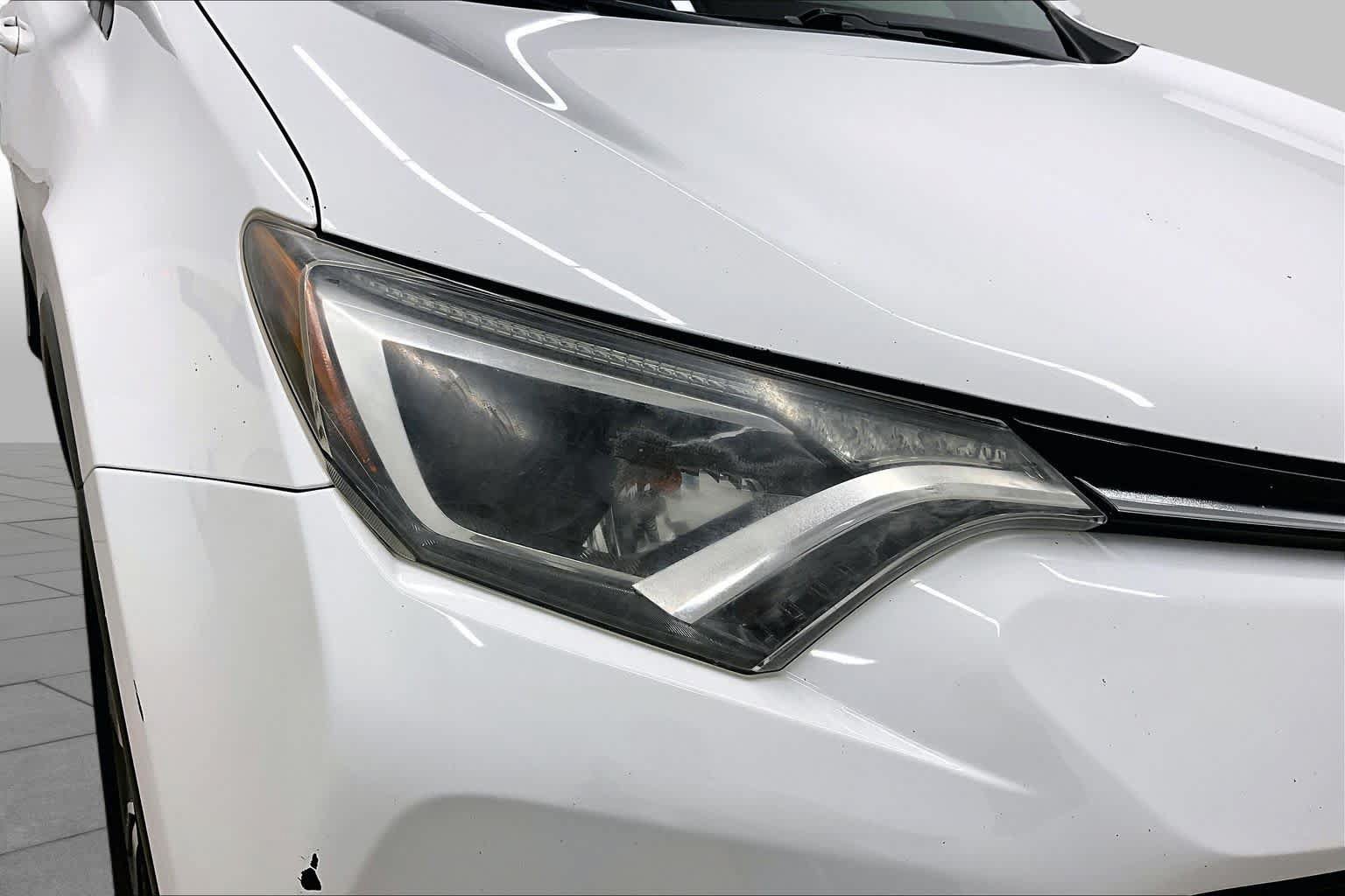 Used 2018 Toyota RAV4 XLE w/ Plus Extra Value Package FWD image 27