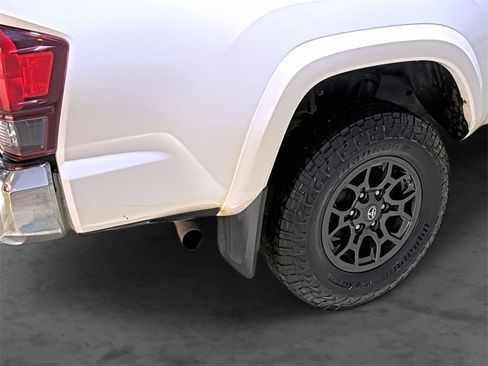 Used 2018 Toyota Tacoma SR5 image 12