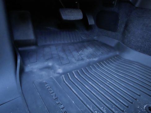 Used 2023 Nissan Frontier SV w/ SV Convenience Package image 17