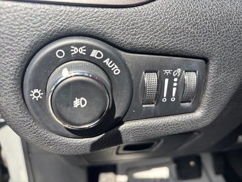 Used 2020 Jeep Cherokee Latitude Plus FWD image 51