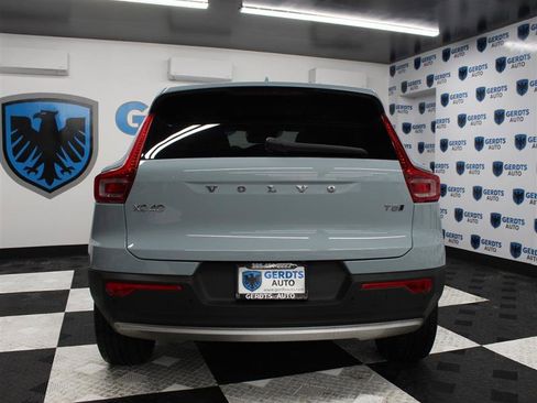 Used 2019 Volvo XC40 T5 Momentum image 3