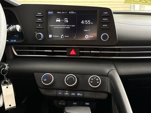 Used 2023 Hyundai Elantra SE FWD image 18