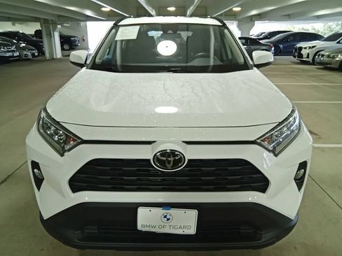 Used 2021 Toyota RAV4 XLE AWD/4WD image 2