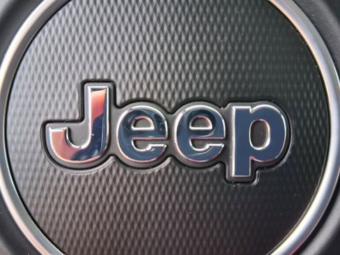 Used 2023 Jeep Gladiator Willys image 18