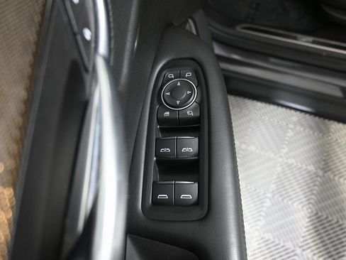 Used 2018 Cadillac XT5 Platinum w/ Driver Assist Package image 19