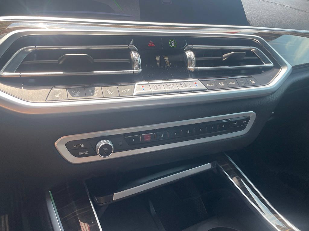 Used 2021 BMW X5 xDrive40i AWD/4WD image 17