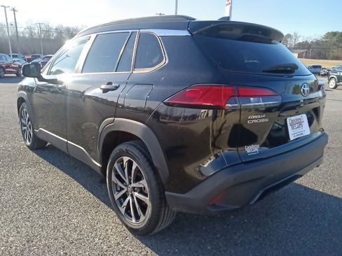 Used 2022 Toyota Corolla Cross XLE image 5