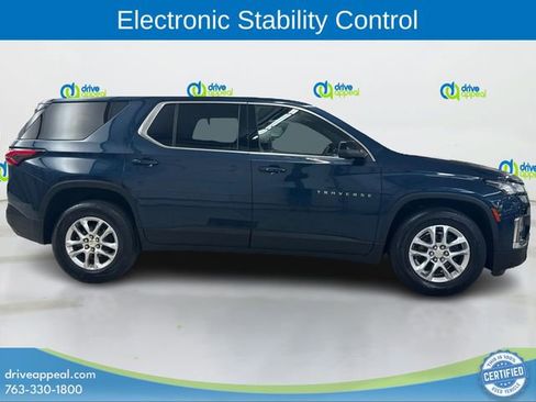 Used 2022 Chevrolet Traverse LS image 4