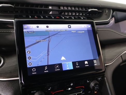 Used 2022 Jeep Grand Cherokee L Limited RWD image 7